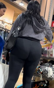 THICK WHITE GIRL SHOPPING