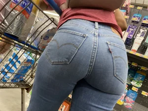 Black babe thick in jeans