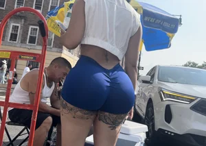 Dominican Parade Fat Ass Latina in blue leggings (OC)