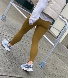 VPL and big ass in blue