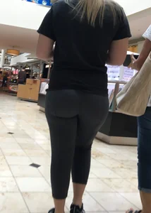 PAWG at the mall in tight grey leggings
