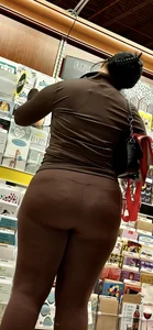 5’9 Thicc in the thighs wearing that brown so fine‼️