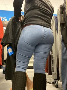 (Oc) thick latina mom in soft pants