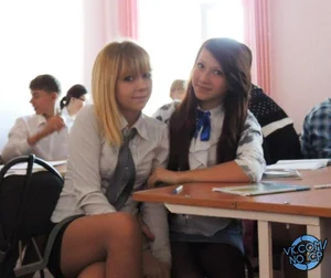 Sexy Skinny JB Teen Classroom Creepshot in Mini-Skirt