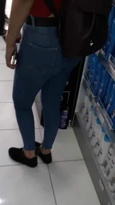 Candid Booty in Tight Blue Jeans Grocery Store Creepshot