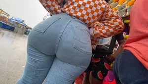 BIG AND VOLUMOUS ASS (NOT OC)