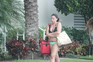 Even more hot and sexy bikini babes in Florida