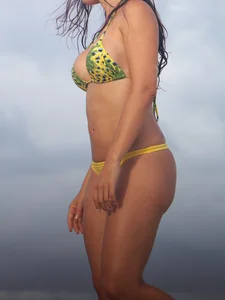 Yellow thong beach babe with great ass and tits