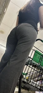 Petite chic w nice ass gobble in sweats‼️