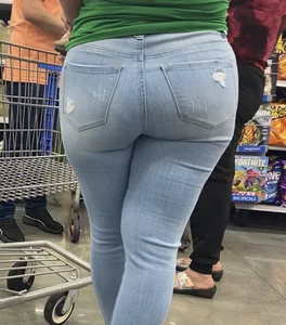 Hottest Latina Miami MILF  VPL in Tight Jeans (MEGAPOST)