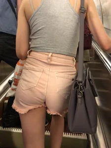 Hot Young Booty in Shorts and Legs on a Subway Escalator Creepshots Gallery