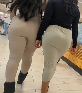 A few hot ladies at mall (OC)