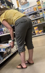 Mom with a nice phat ass