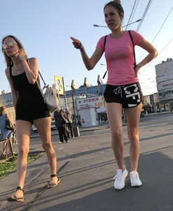 Hot Chicks in Shorts Photos
