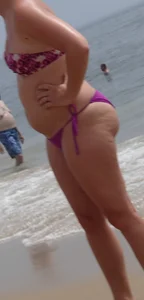 Milf booty in a purple bikini at the beach