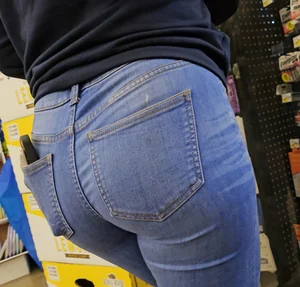 MILF Shorty with a Fat ass in Jeans