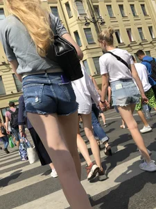 Group of Candid Girls in Mini Shorts With Amazing Legs Crossing a Street Creepshots Gallery