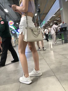 Nice candid legs and booty in shorts mall foodcourt closeups