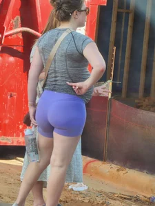 CAUGHT Pregnant Shorts Eating THICC PAWG