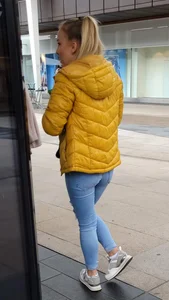 Candid blonde wearing tight jeans street creepshots