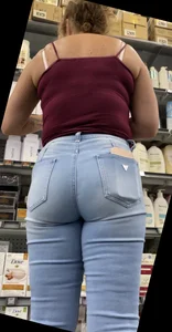 Walmart milf with PERFECT ass in tight jeans (oc)