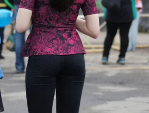 Street Candid Girl in Tight Jeans with Nice Ass