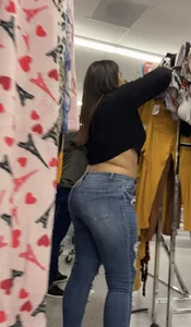Thick Latina looks delicious in crop top and jeans