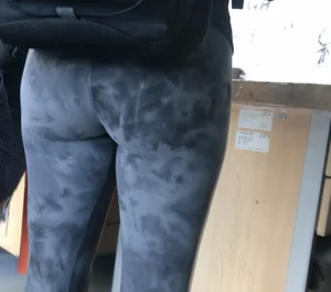 Tight ass in Blue Lululemon Leggings