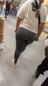 Nice PAWG MILF walking around showing her culo (OC)