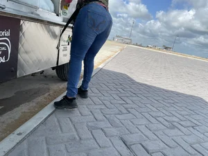 Again this thick milf at job site