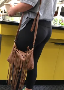 Big booty babe getting some food in leggings with vtl
