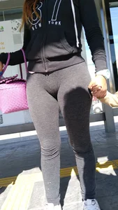 Milf in Cameltoe Yoga Pants with Hot Wide Pelvis Street Candid Photos Collection