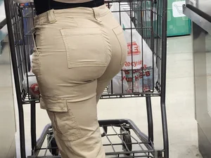 Out In The Wild 26 (The Phattest ass i cap this year) Epic Bubble!