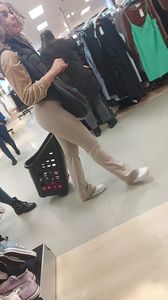 Juicy ass in leggings