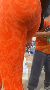 Slim latina perfect body in orange leggings [oc]