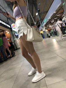 Nice candid legs and booty in shorts mall foodcourt closeups