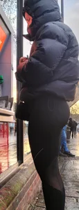 Leggings girl taking cash out