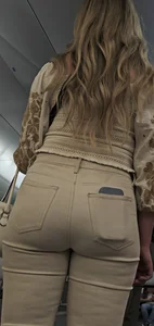 PAWG in light brown Jeans.