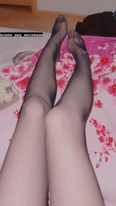 Teen girls and their feet