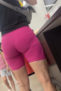 Pawg Milf in pink shorts