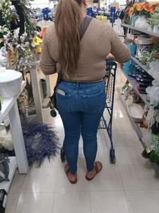 SEXY A$$ beautiful OBVLIOUS latina MATURE milf gave me a show!