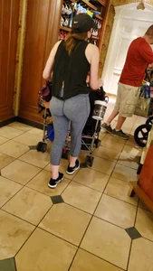 Crazy MILF Bubble Butt in gray leggings