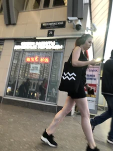 Sexy Legs And Booty in Shorts - Subway Escalator Low Angle Creepshots Gallery