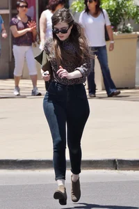 Thick booty brunette with nice ass in tight black jeans