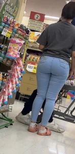 Juicy🍑 latina in tight jeans