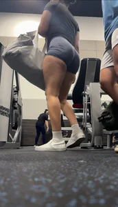Latina loves to show her big ass