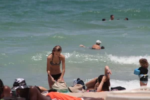 Sexy Florida beach bikini girls