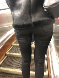 Nice Flat Ass And Slim Legs in Tight Black Jeans on the Subway Escalator Creepshots Gallery