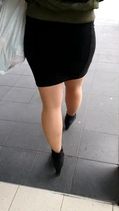 Candid girls in skirts and short dresses