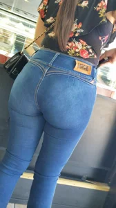 Pocketless Jeans Are So Sexy